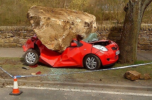 500x_smashed_yaris_1.jpg